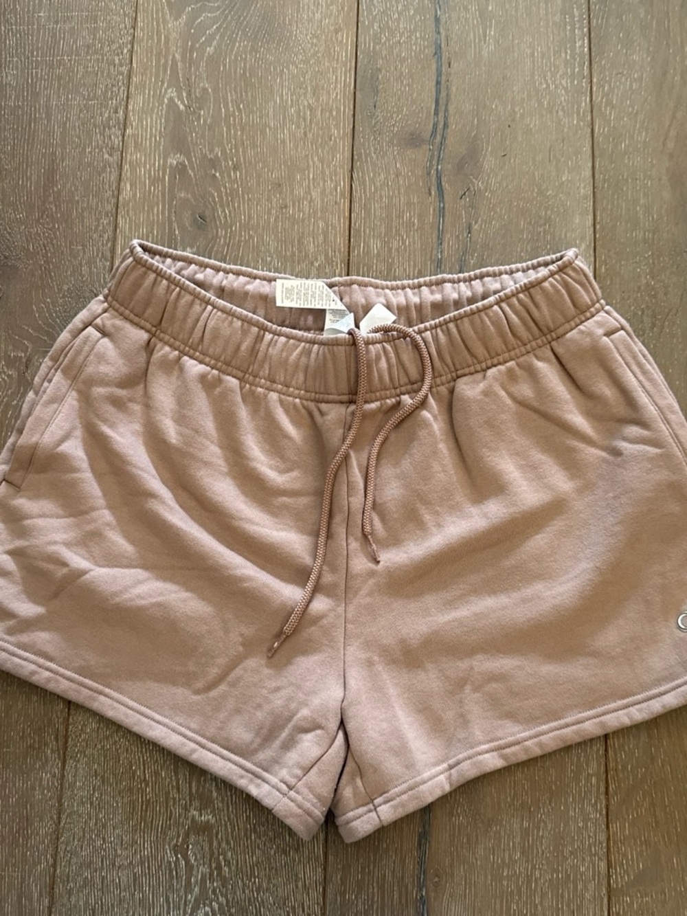 ALO ACCOLADE Yoga Women's Athletic Shorts - Tan